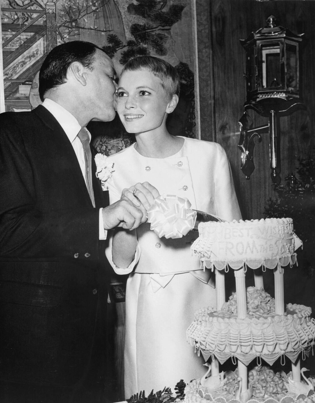 Frank Sinatra i Mia Farrow na dan vjenčanja